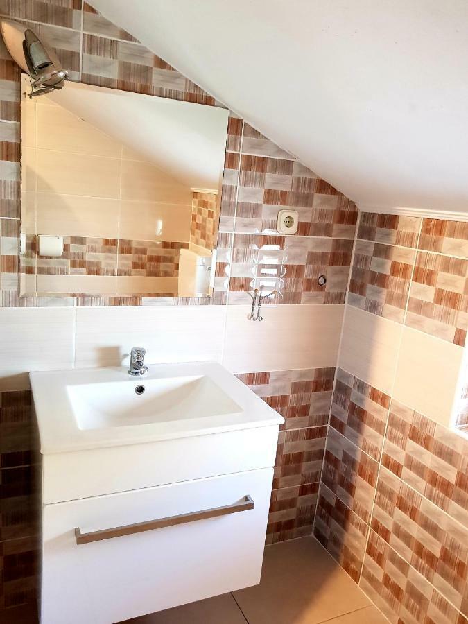 Apartments Marko Vir Eksteriør bilde