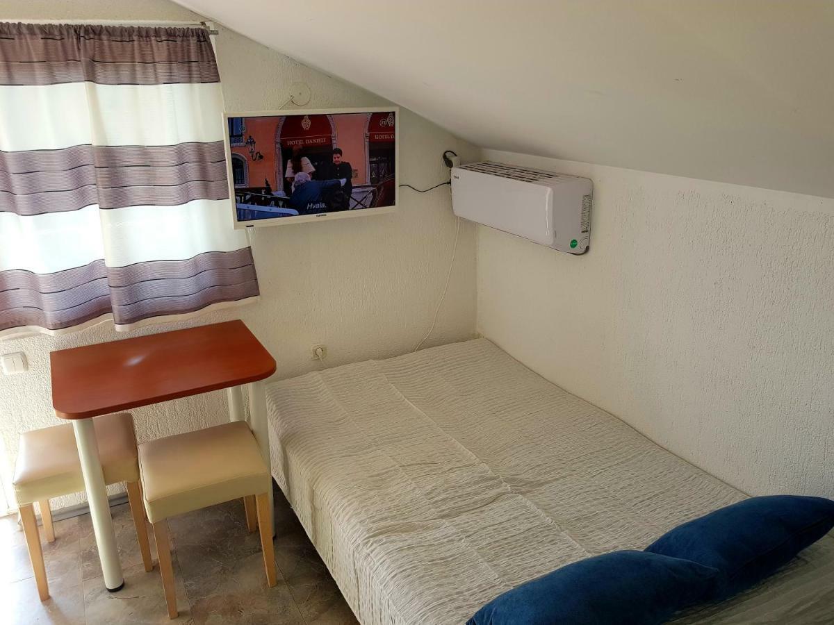 Apartments Marko Vir Eksteriør bilde