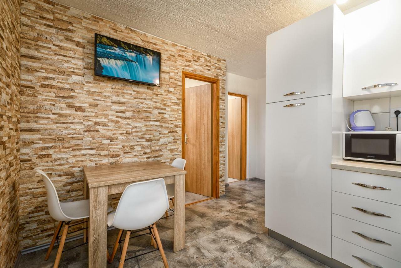 Apartments Marko Vir Eksteriør bilde