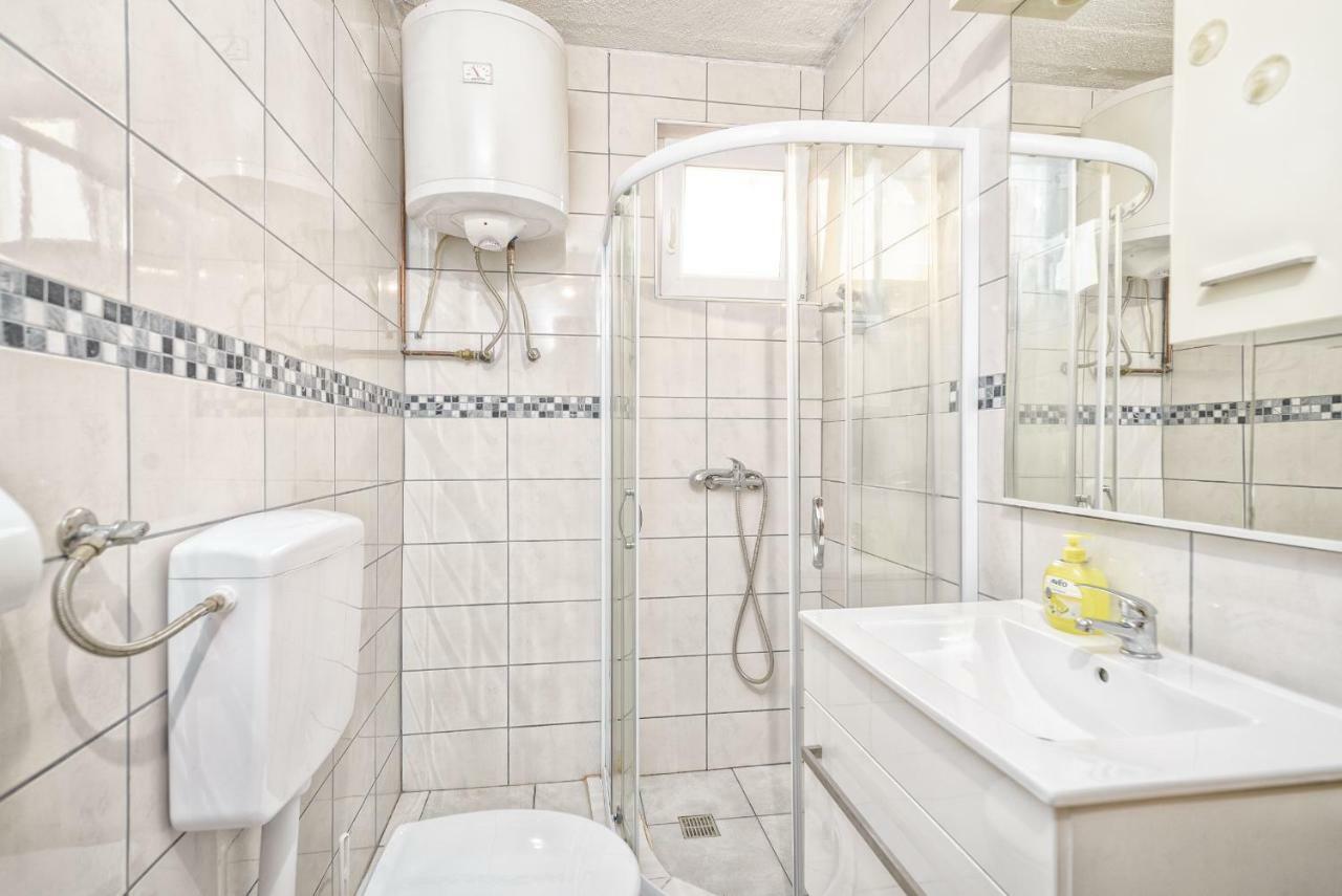 Apartments Marko Vir Eksteriør bilde