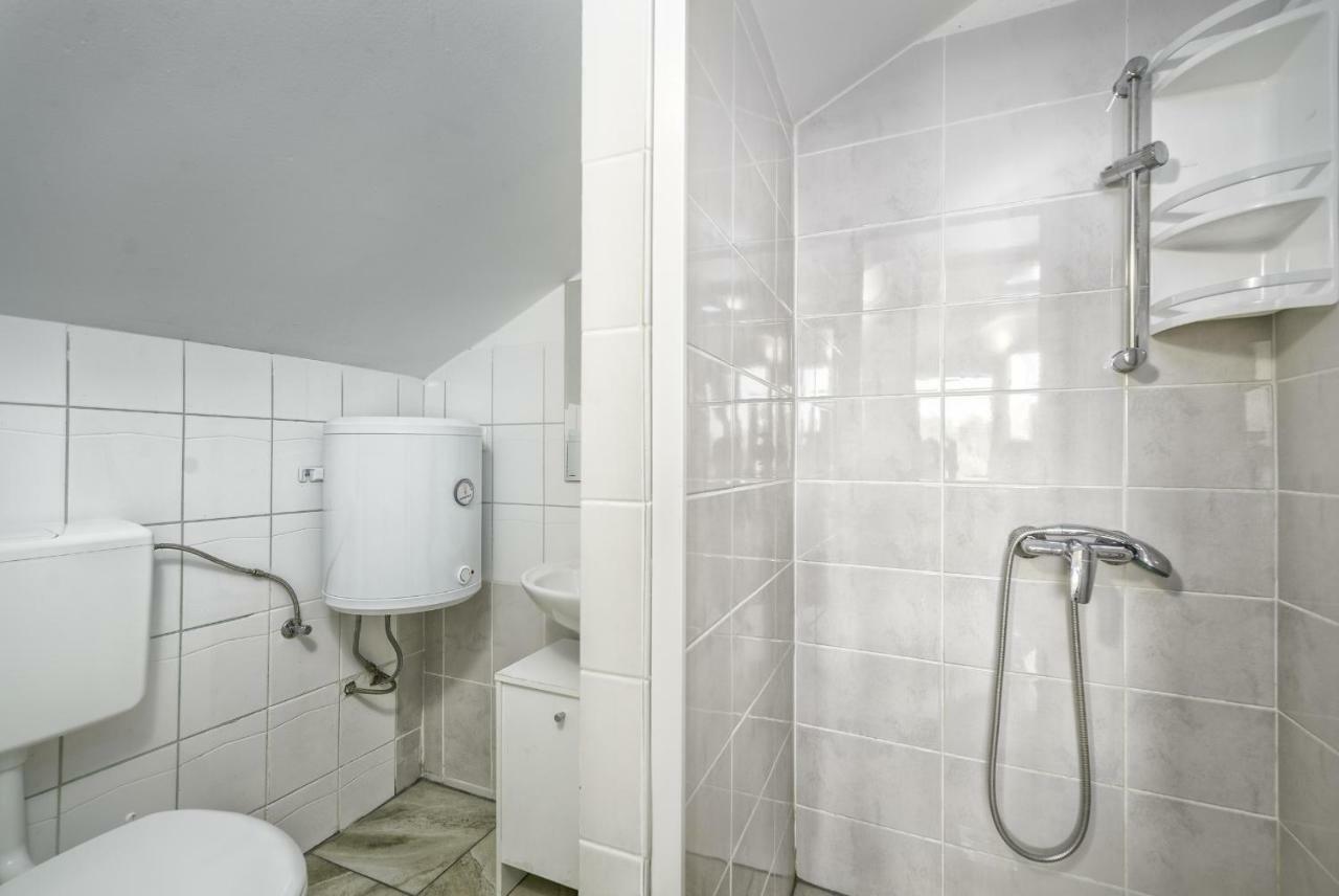 Apartments Marko Vir Eksteriør bilde